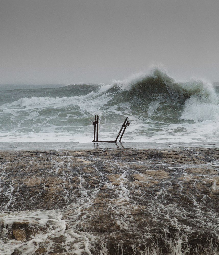 Каспий бушует