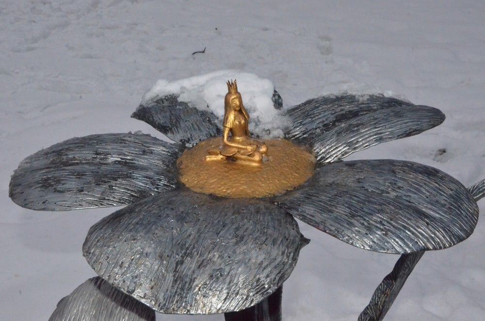 Дюймовочка