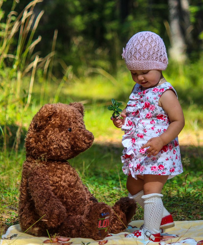 Девочка и медведь