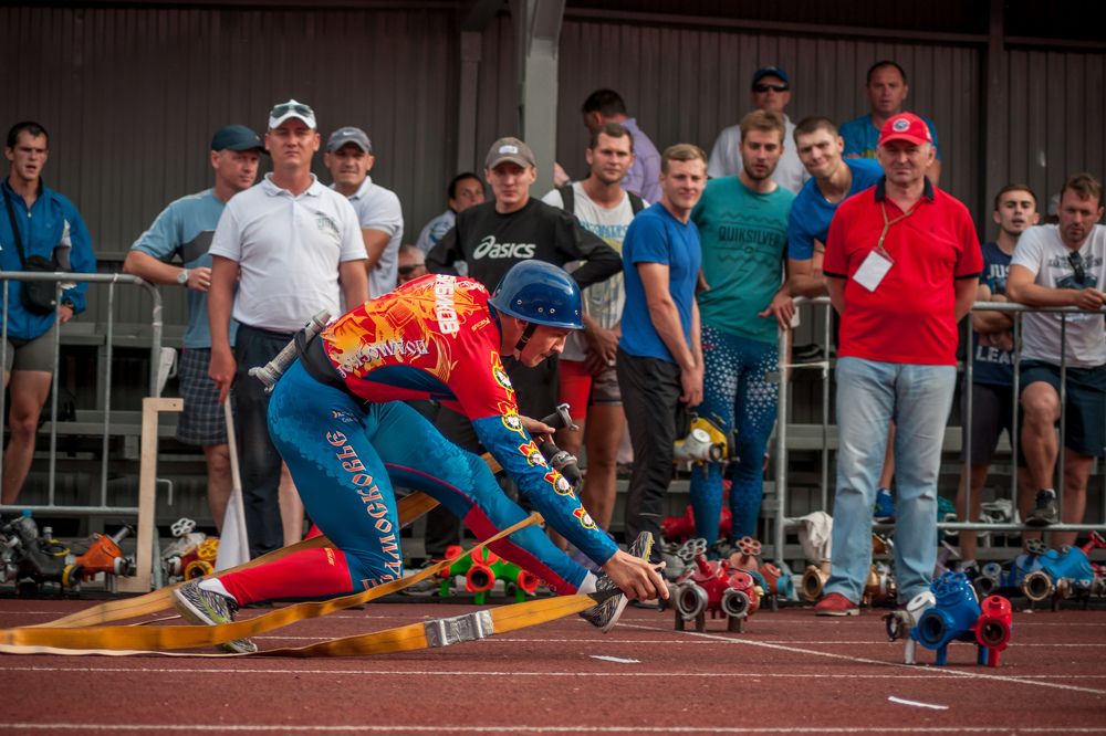 Соревнуются огнеборцы.