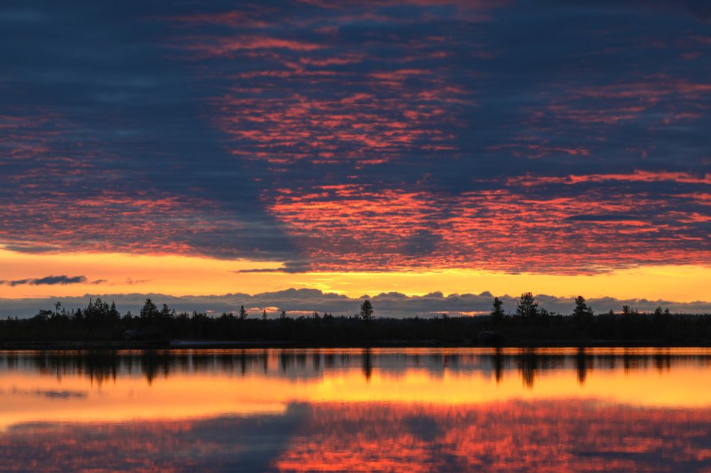 Закат на озере