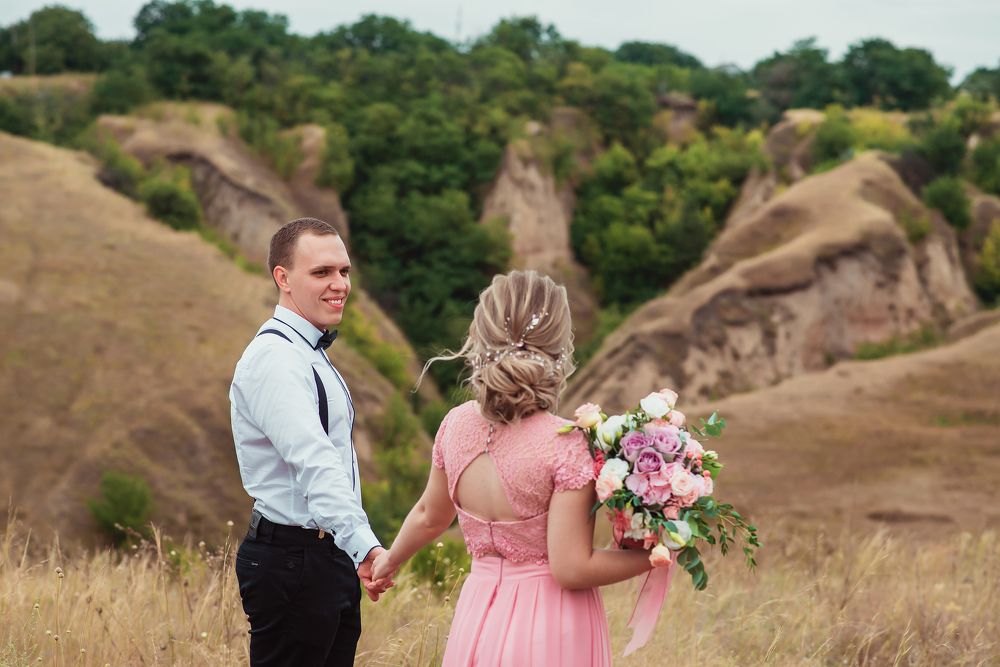 Настоящая любовь согревает и освещает вашу жизнь даже в самые пасмурные дни...