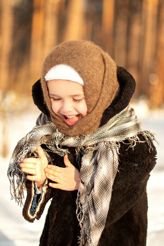Сейчас я вам покажу как снежки лепить!