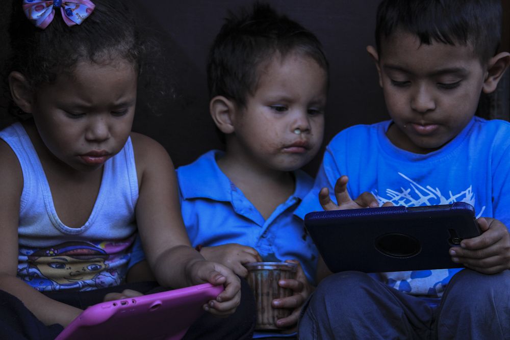 CHILDREN FROM THERE MS01