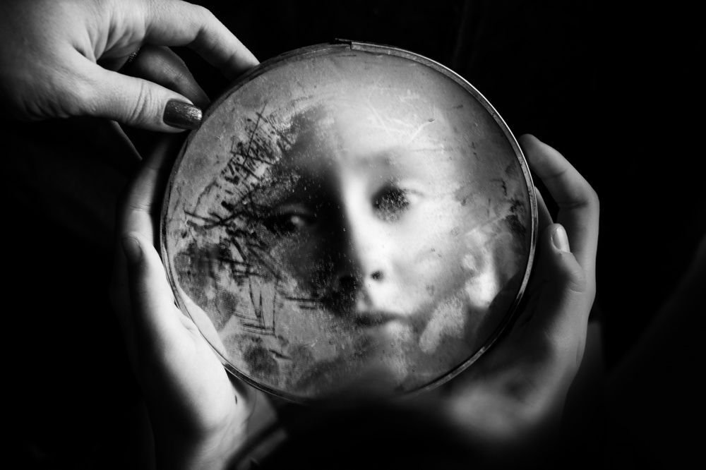 по ту сторону