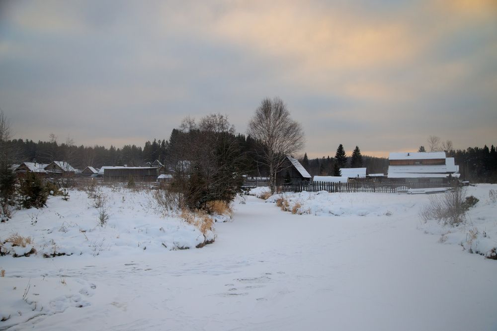 Зимний день в русской деревеньке