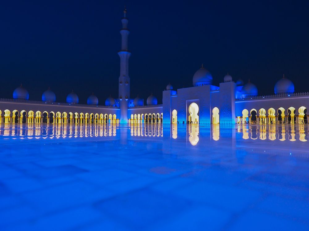 Белая мечеть и синяя ночь