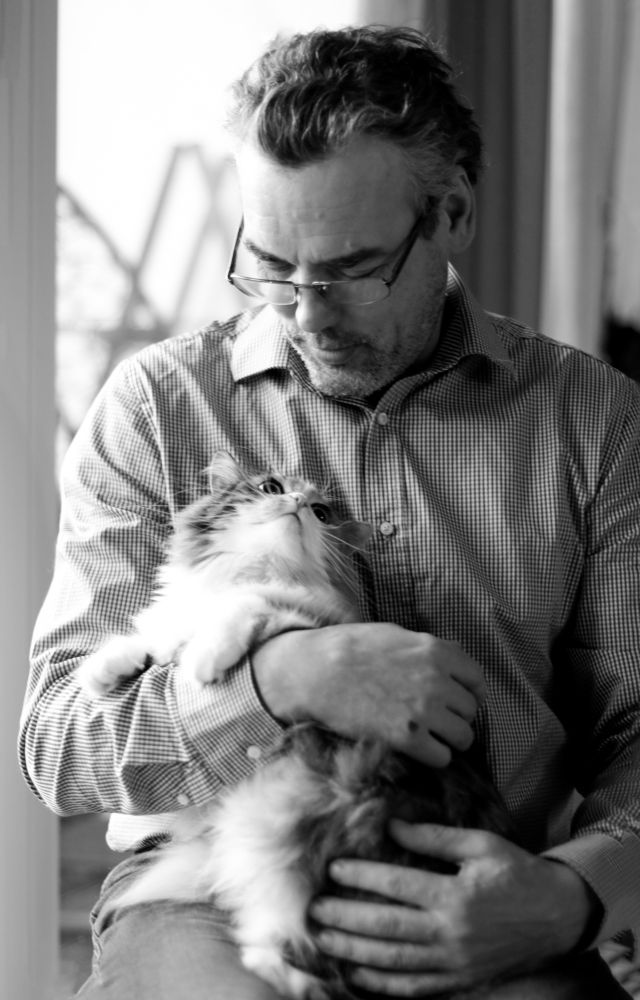 мужчина с кошкой