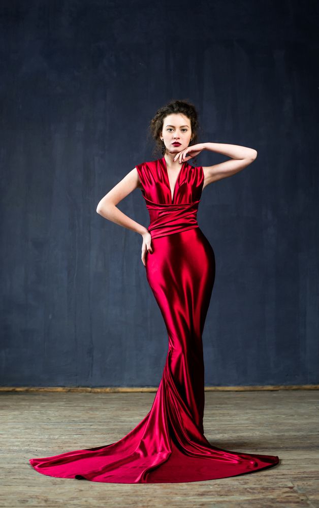 Девушка в красном