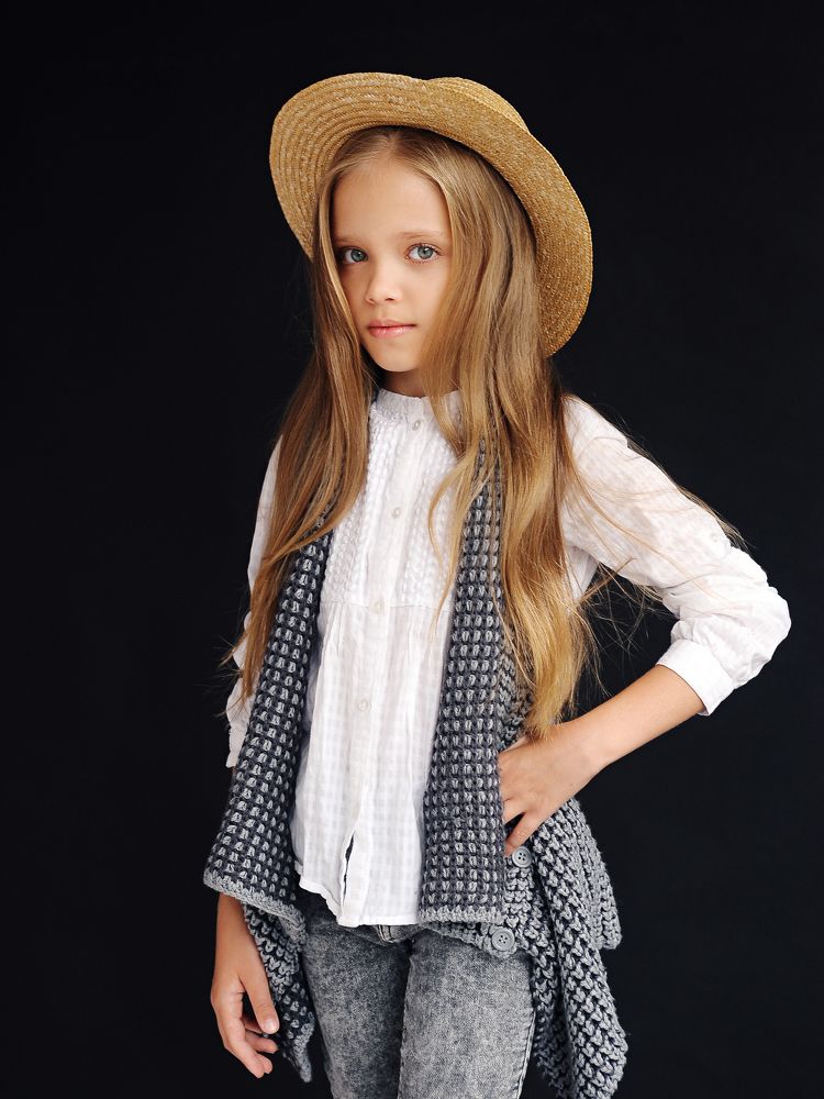 Портрет молодой барышни