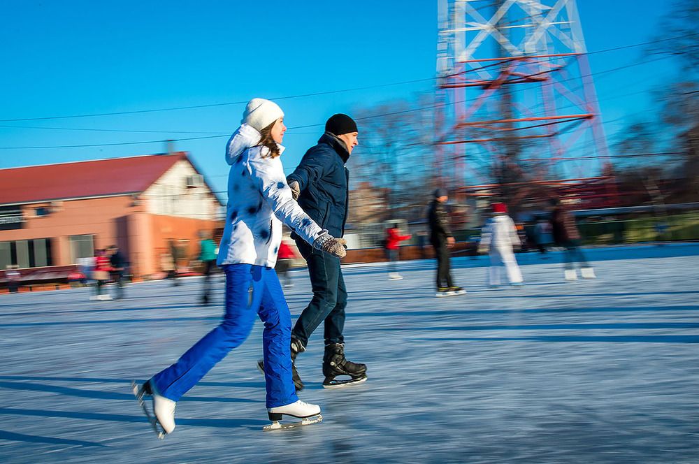 На катке
