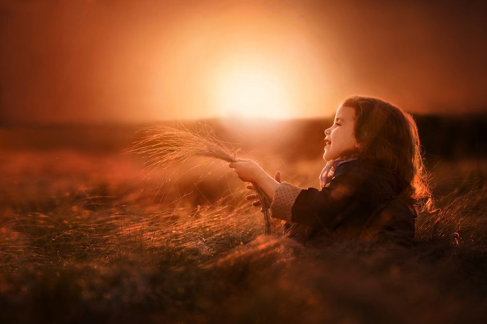 девочка в поле