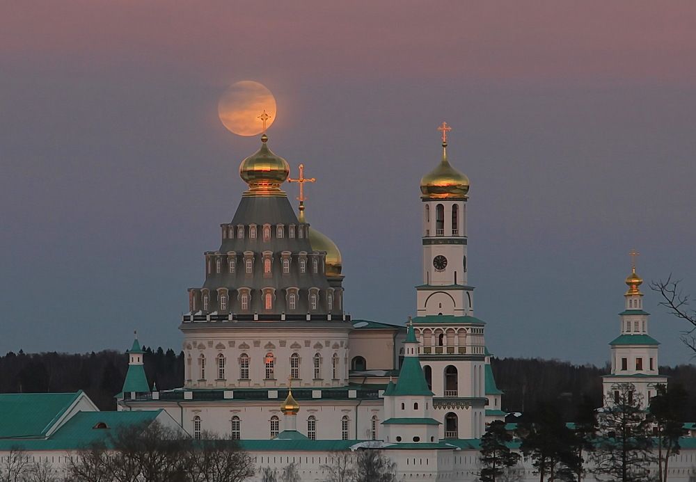 Суперлуние в Истре