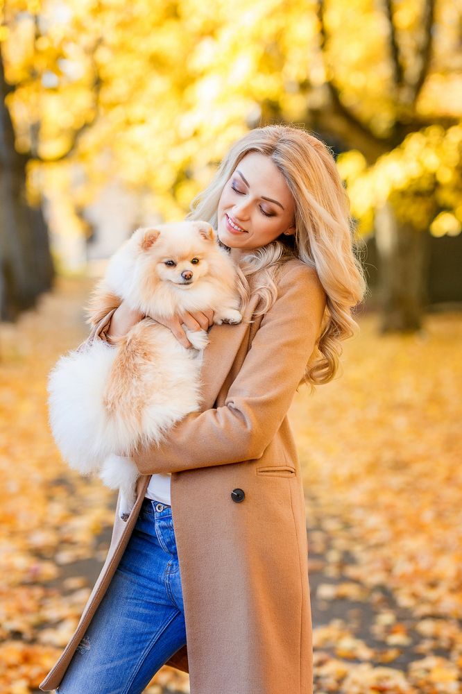 Девушка с собачкой