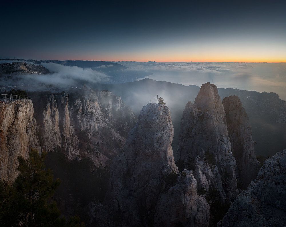Зубцы Святого Петра перед рассветом