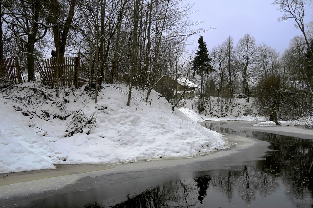 У тихой речки
