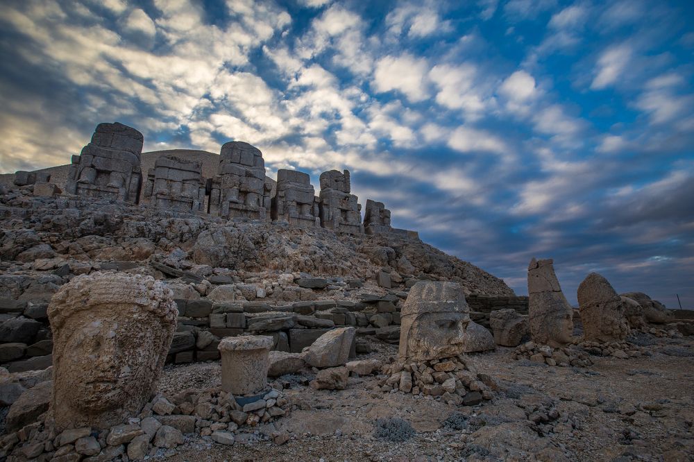 Гробница царя Коммагены Антиоха I  на вершине горы Немрут