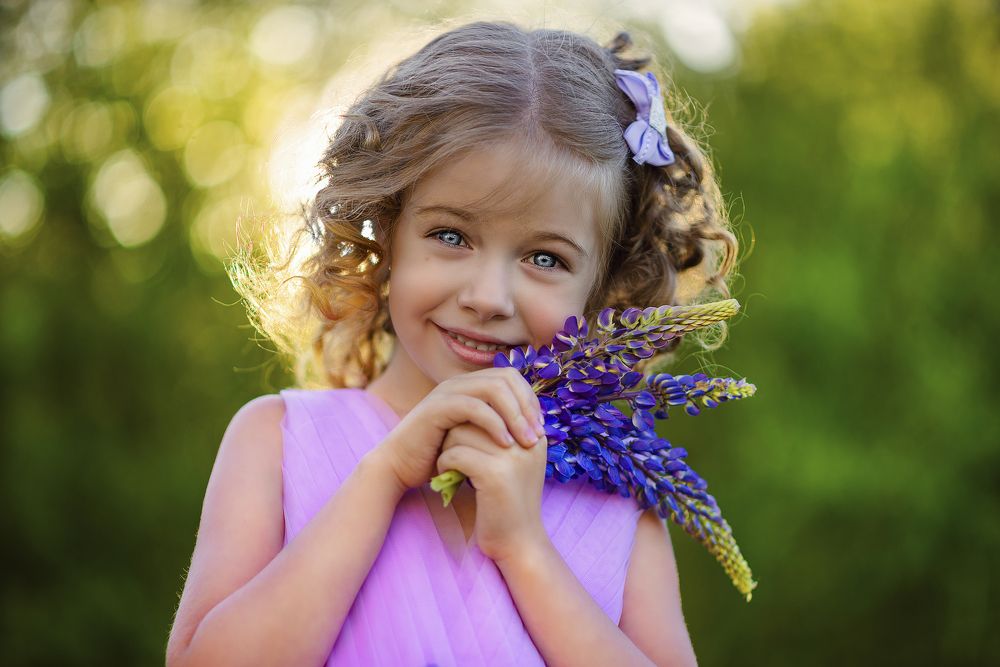 Девочка с люпинами