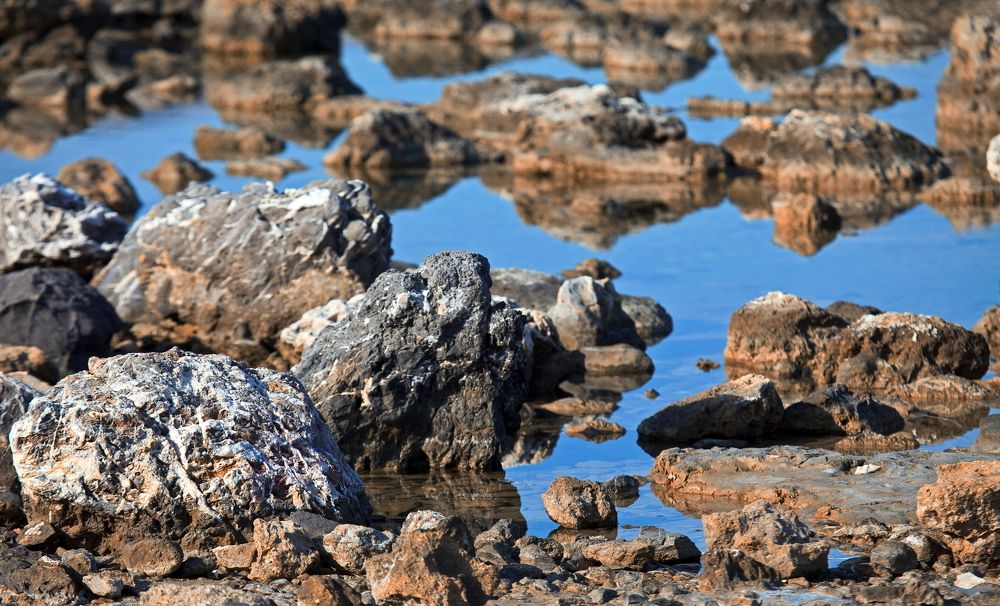 Вода и камни
