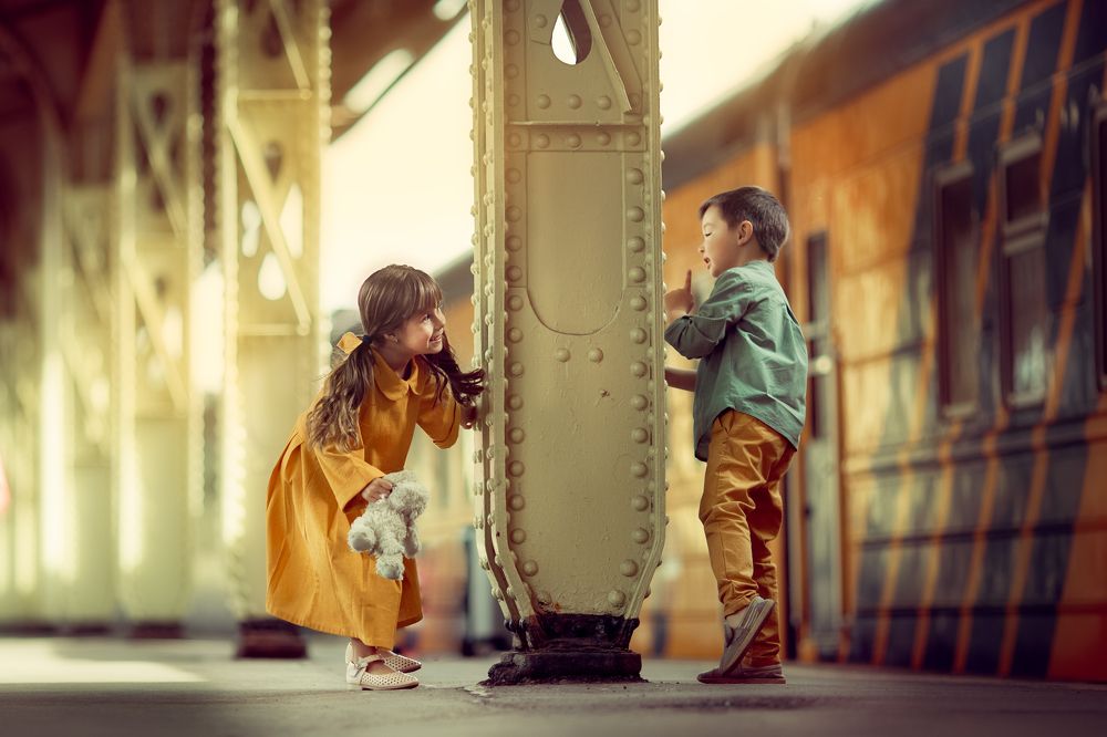 На старом вокзале. Прятки.