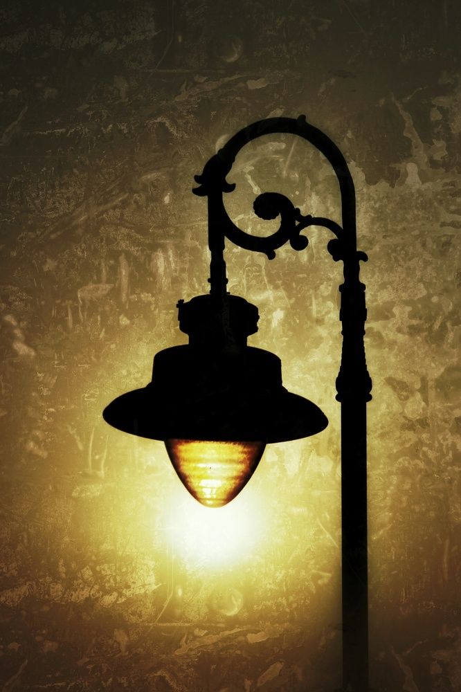Hanging sun from lamppost