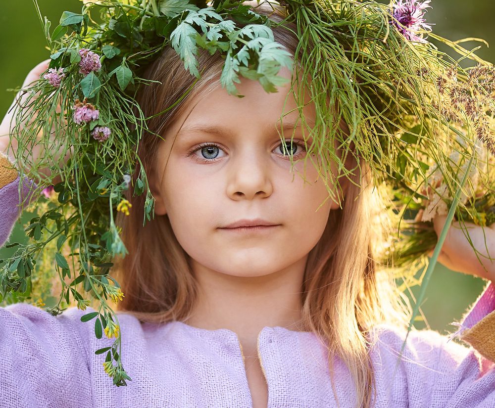 Девочка в веночке