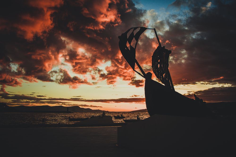 a monument to the sunset