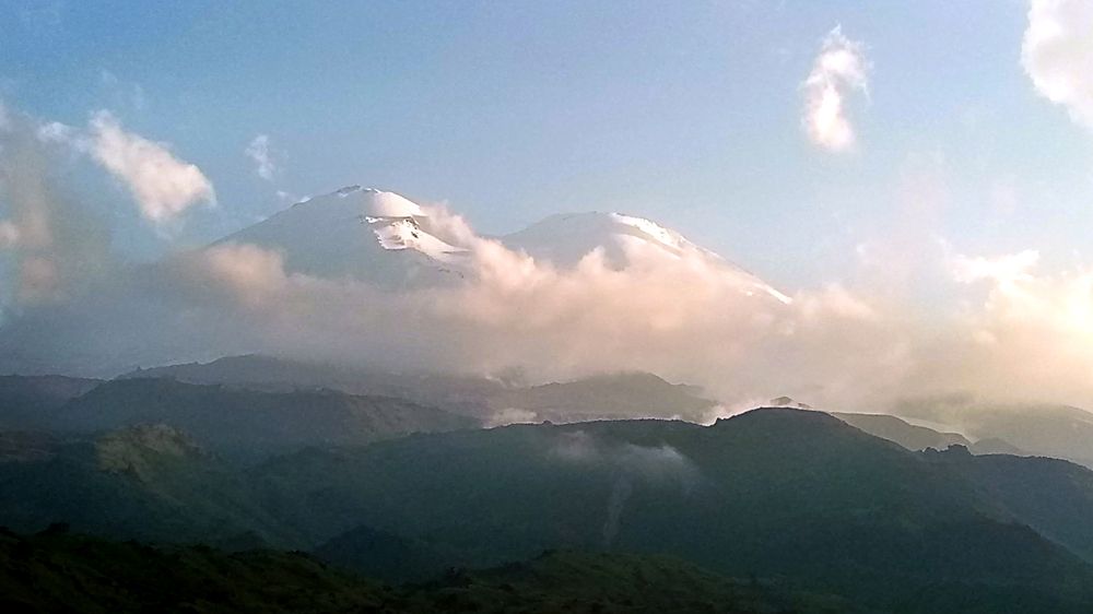 Эльбрус скрывается под облаками
