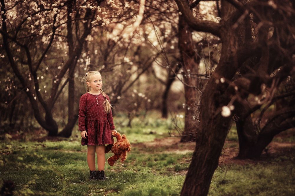 Девочка с мишкой