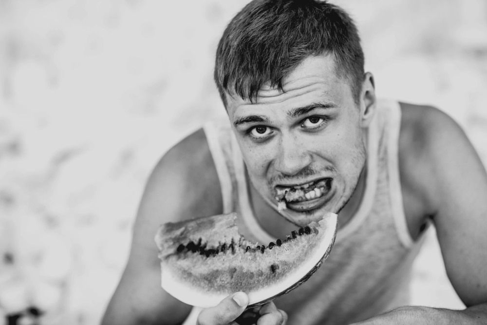 Мужчина и арбуз