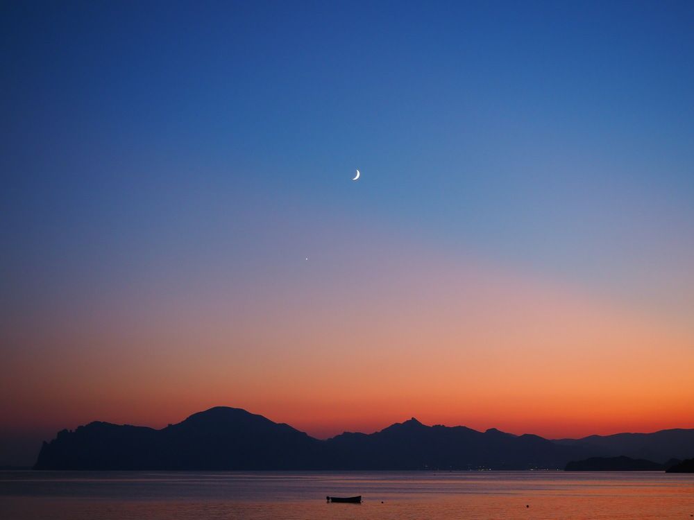 Лодка и Луна