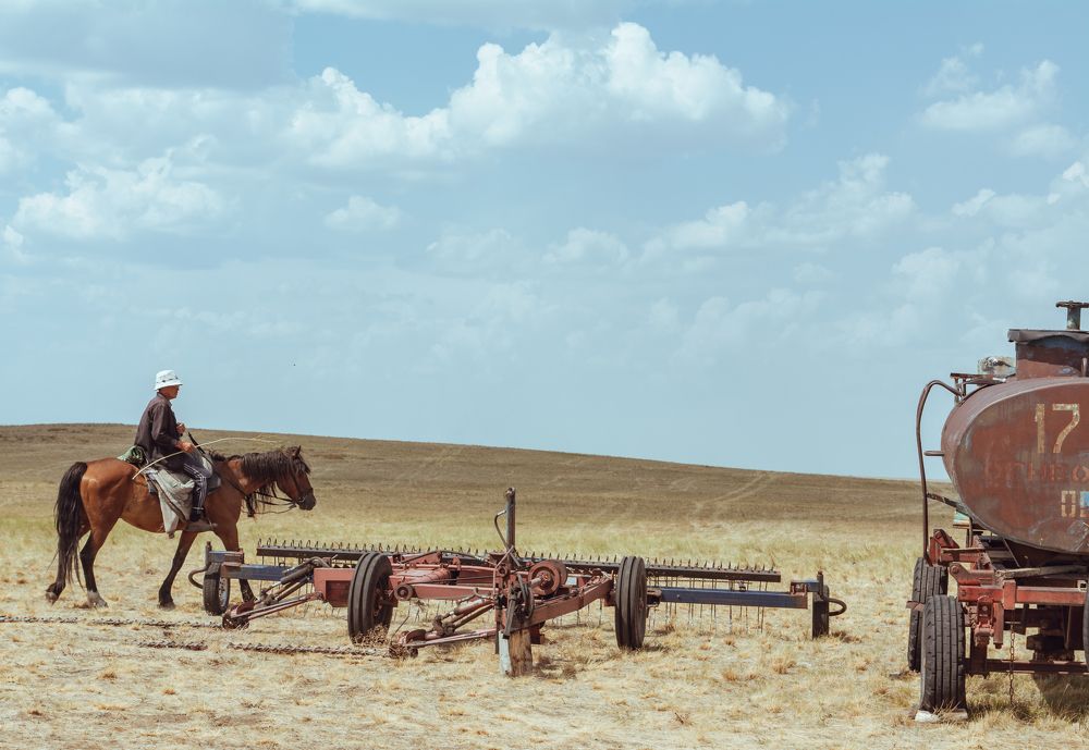 Казах на коне