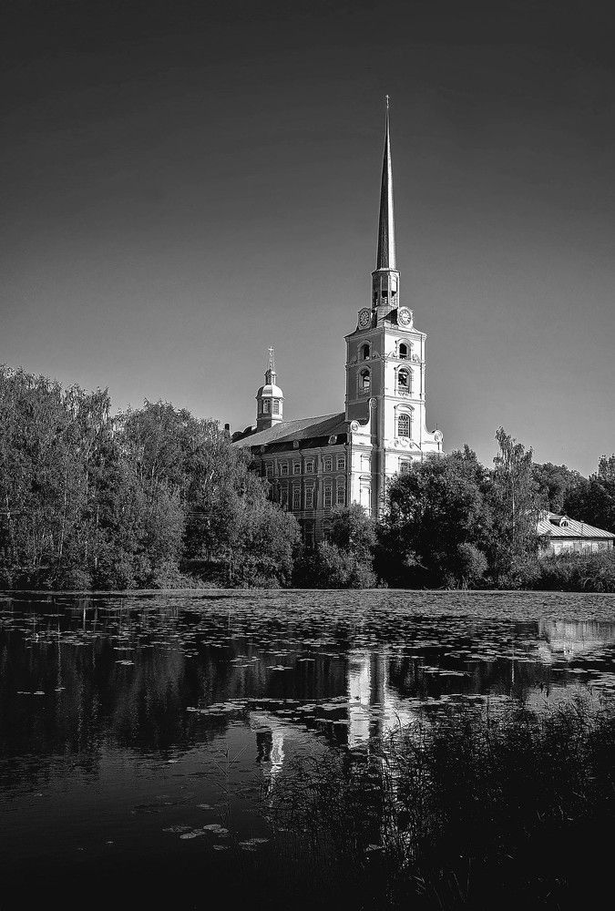 Церковь у старого пруда