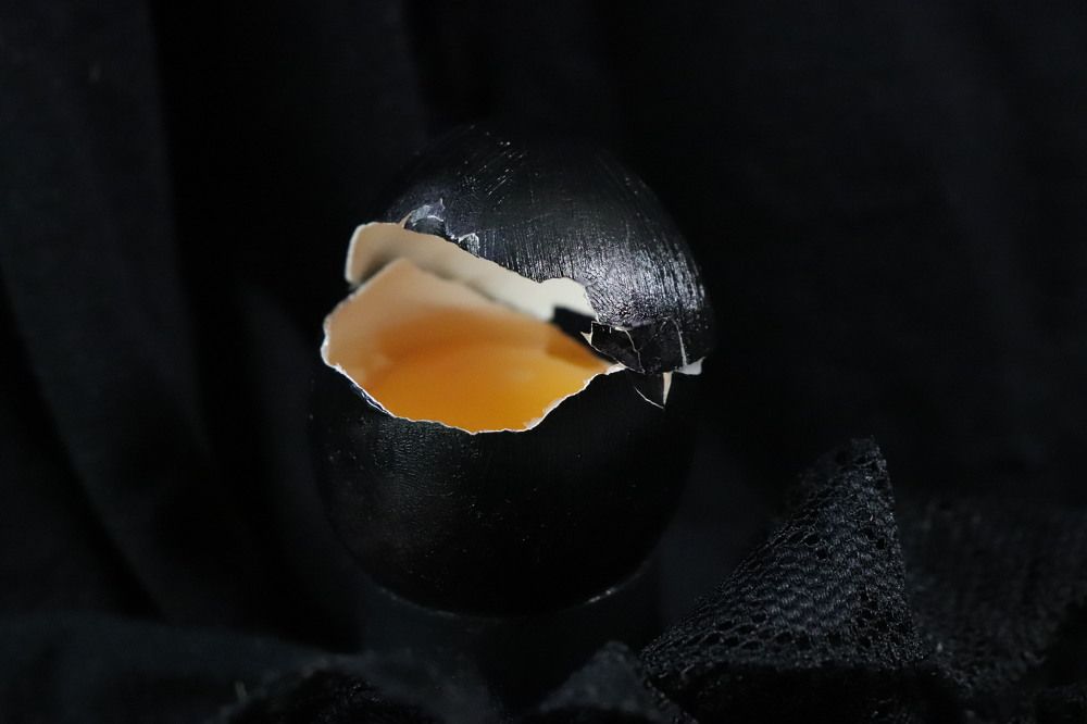 Черное на черном