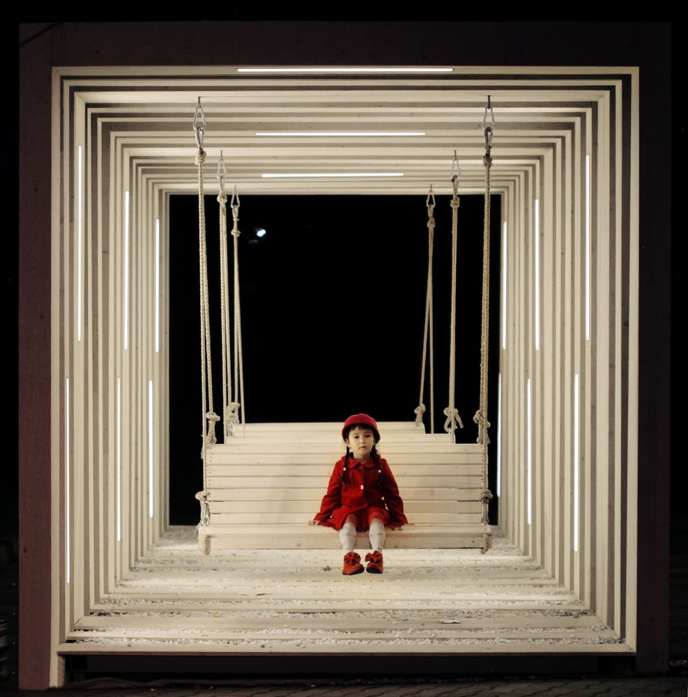 Девочка в кубе