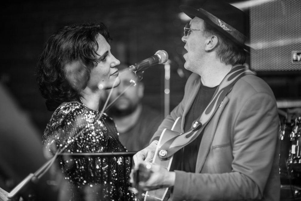 когда  поешь любимой женщине