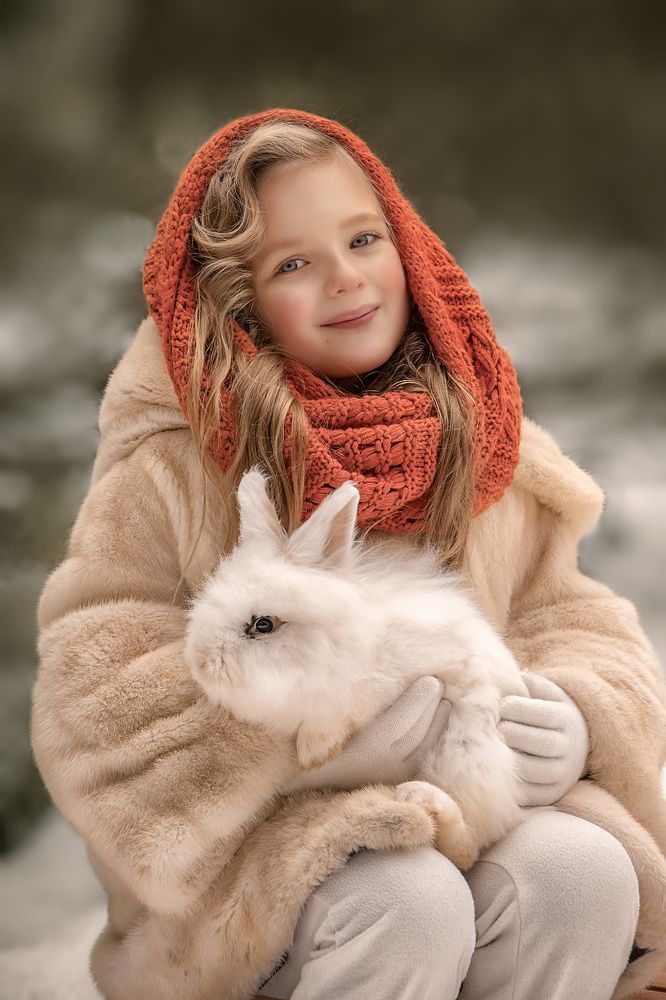 Лиза с кроликом Роджером