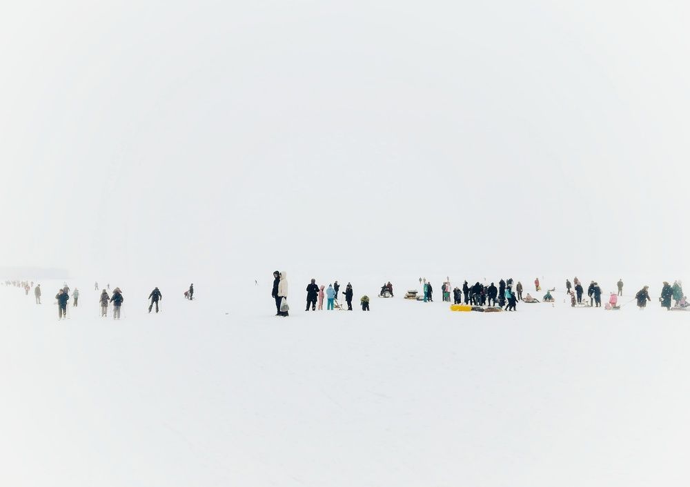 Люди на снегу