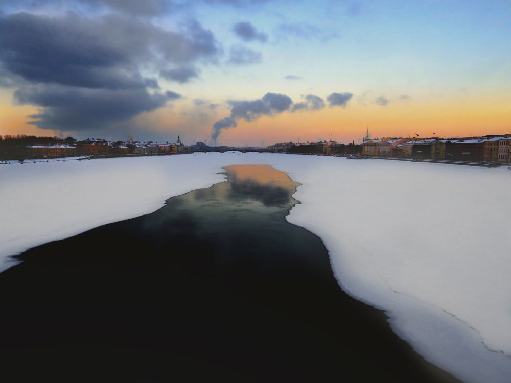В крылатке и шляпе