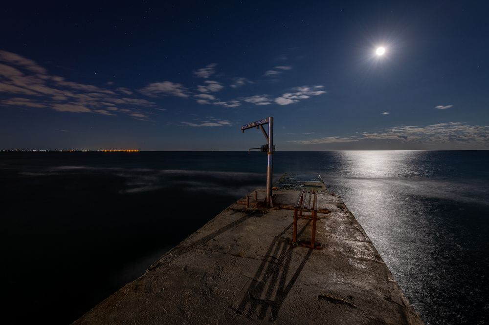 Место по Луной / Place in the Moon