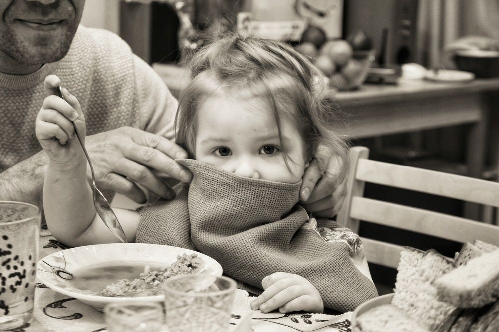 У Вас есть что-нибудь перекусить?