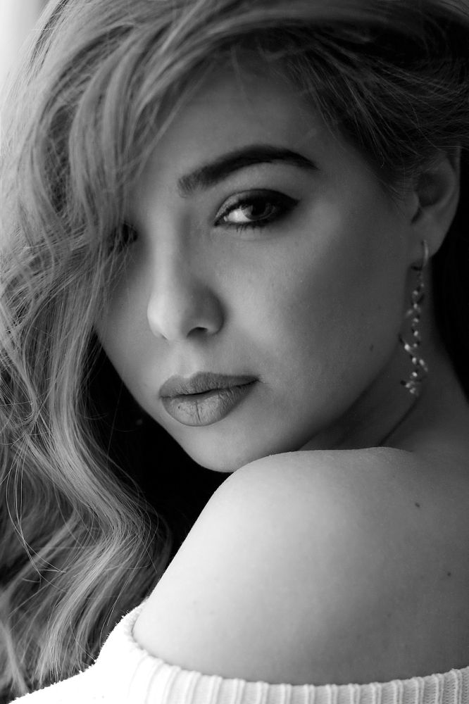 Женское черно-белое...