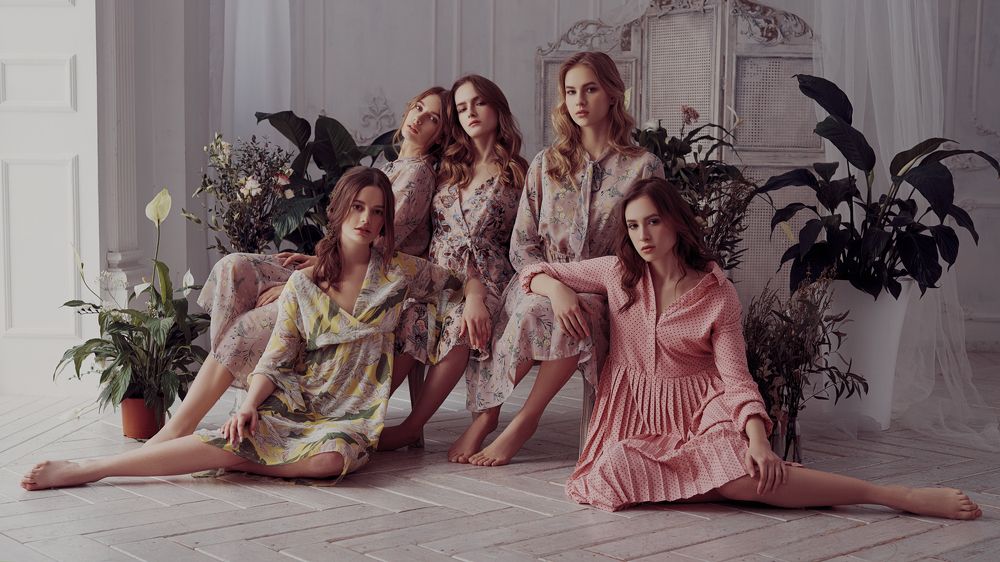 Настя, Юля, Настя, Элина и Люда