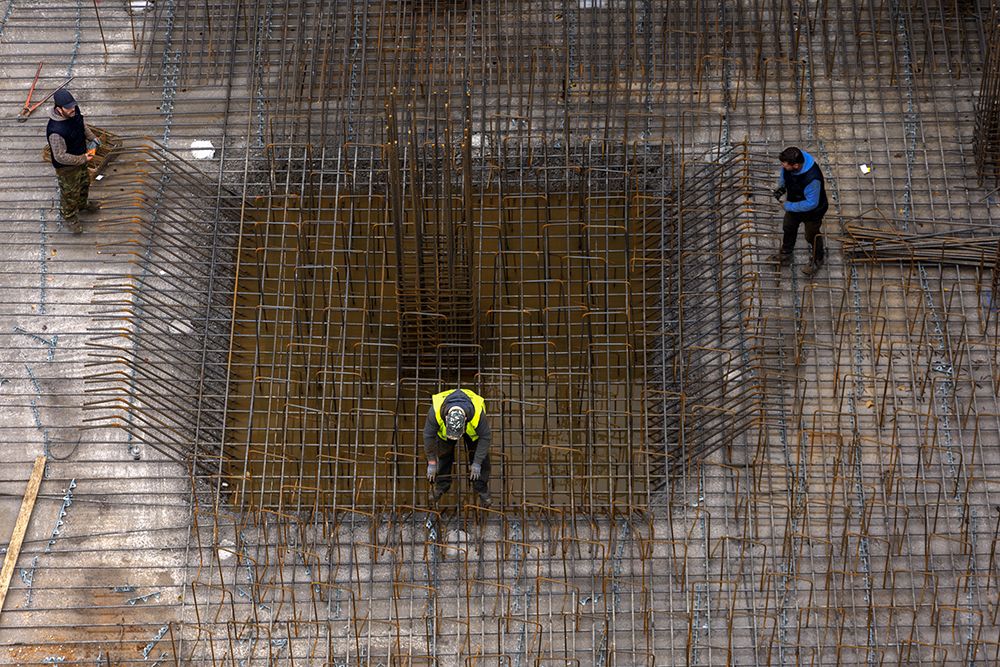 A working day in a 	construction site