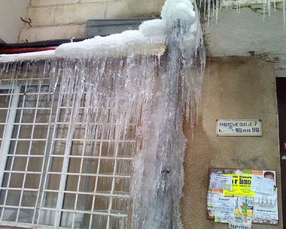 ice   water under window