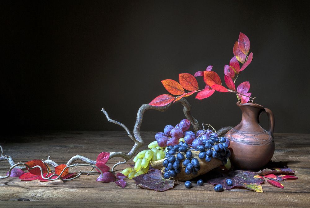 Натюрморт с виноградом