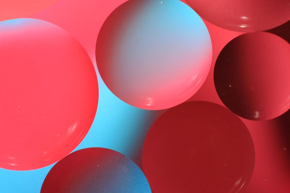 Oil on water in glass plate