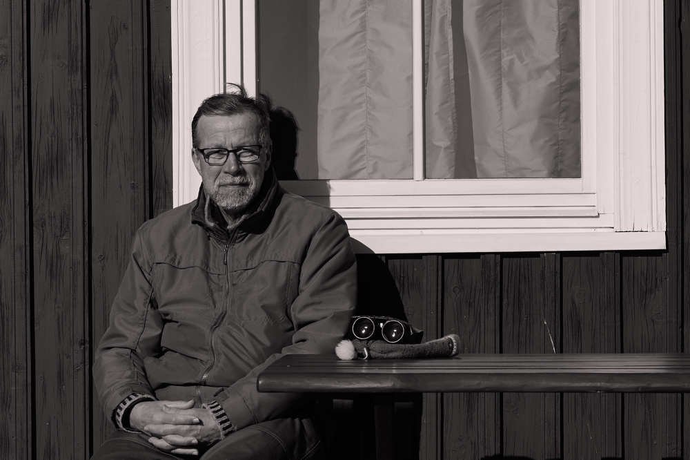 На завалинке