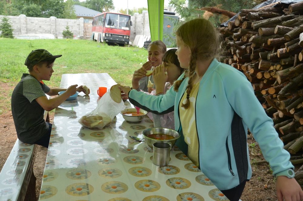 Деревенский обед.