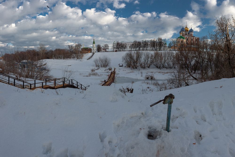 По соседству с Кремлем.